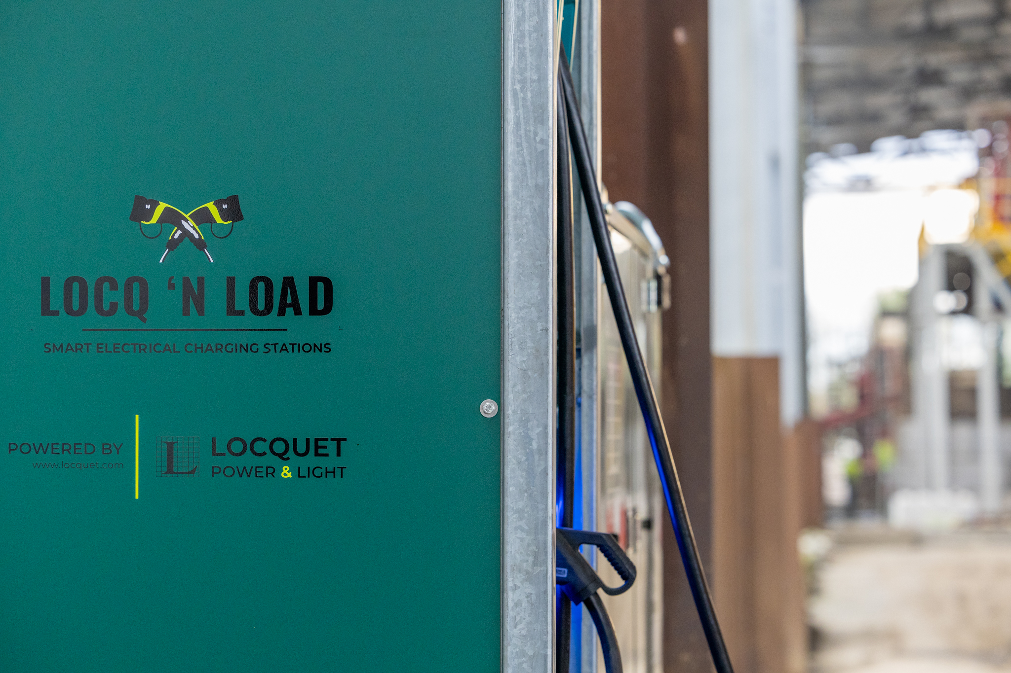 Elektrische graafmachine in gebruik bij Hulsdonk op 14 oktober 2024.