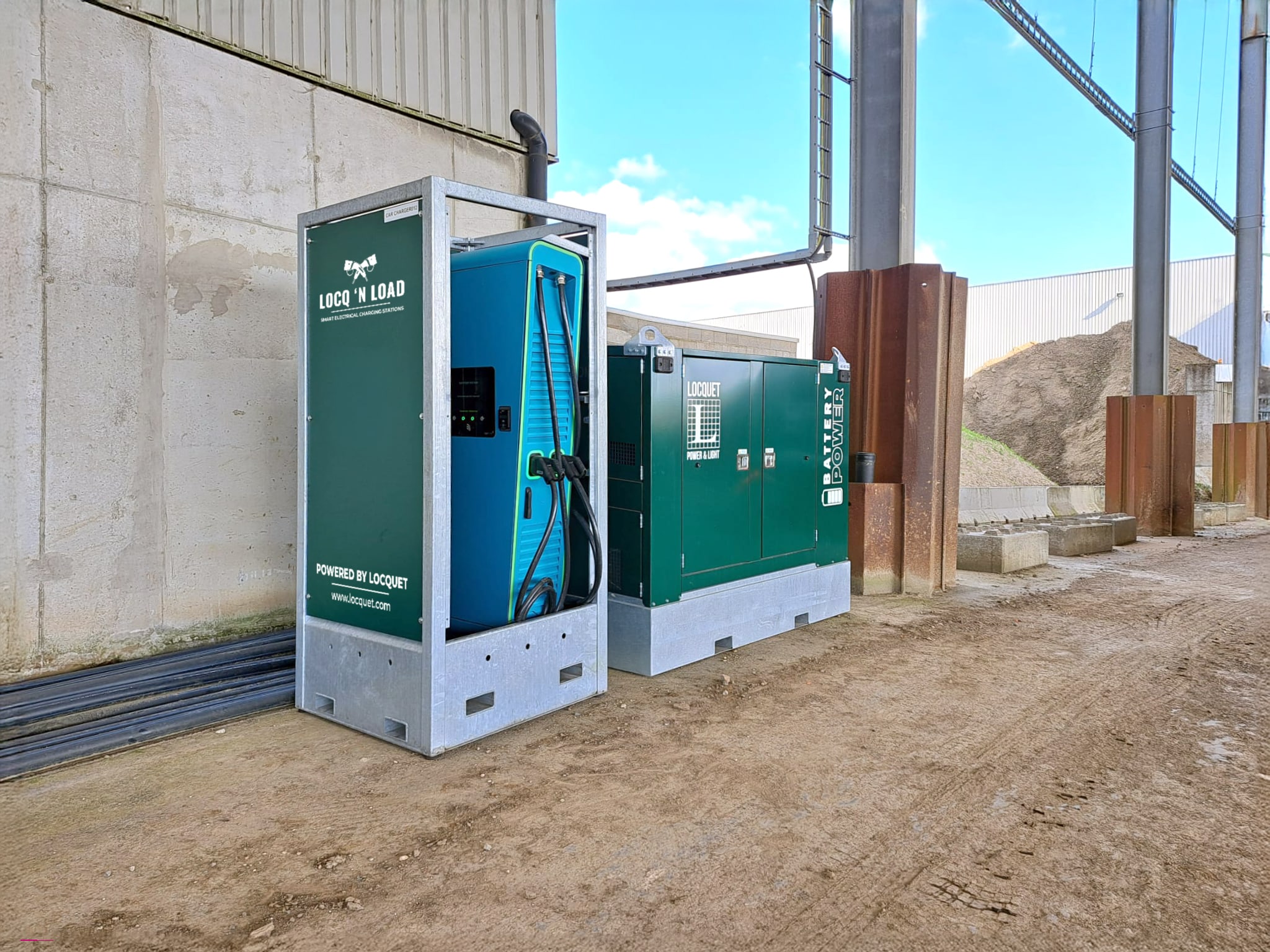 Mobiele opladers bij Volvo Gent, gebruikt op 10 oktober 2024.