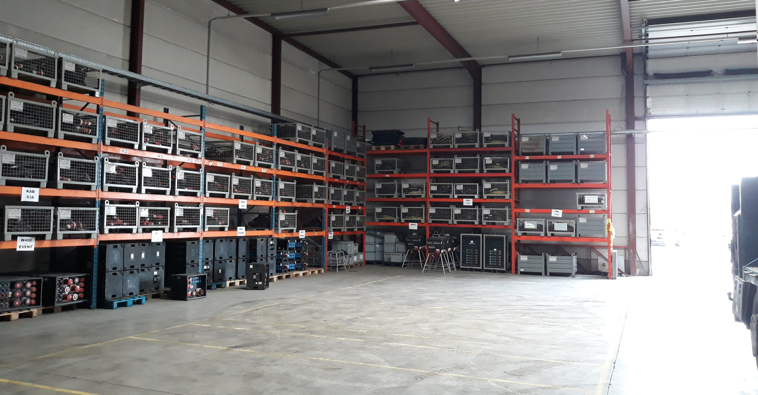 Overzicht van accessoires met diverse toepassingen voor energie- en verlichtingsoplossingen.